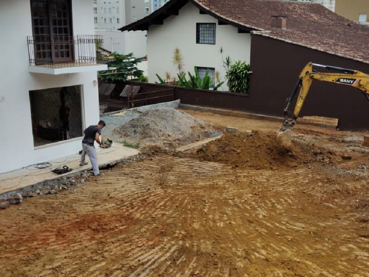 Terraplanagem para Galpões e Estacionamentos